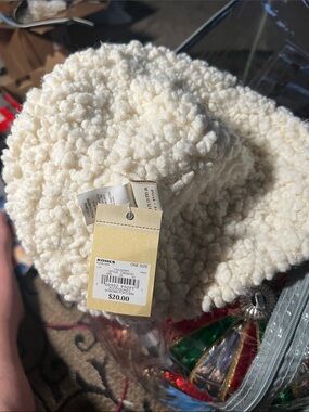 cream-colored, textured bucket hat from Kohl's proprietary line, warm new hat